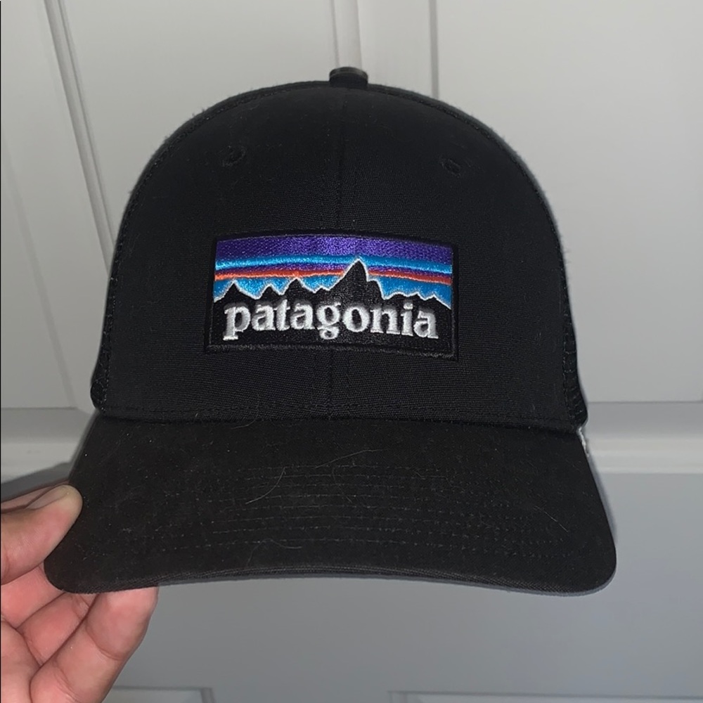 Black patagonia hat